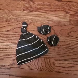 Lou Lou and Company knotted hat & mittens